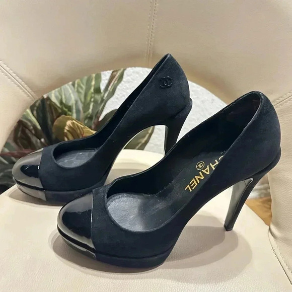 Chanel Black Suede Platform Pumps w/ Patent Leather Cap Toe + CC Logo size 38.5 - Picture 3 of 16